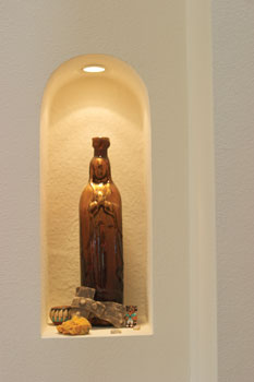 One of several wall niches displays art from Stephanie’s private collection.